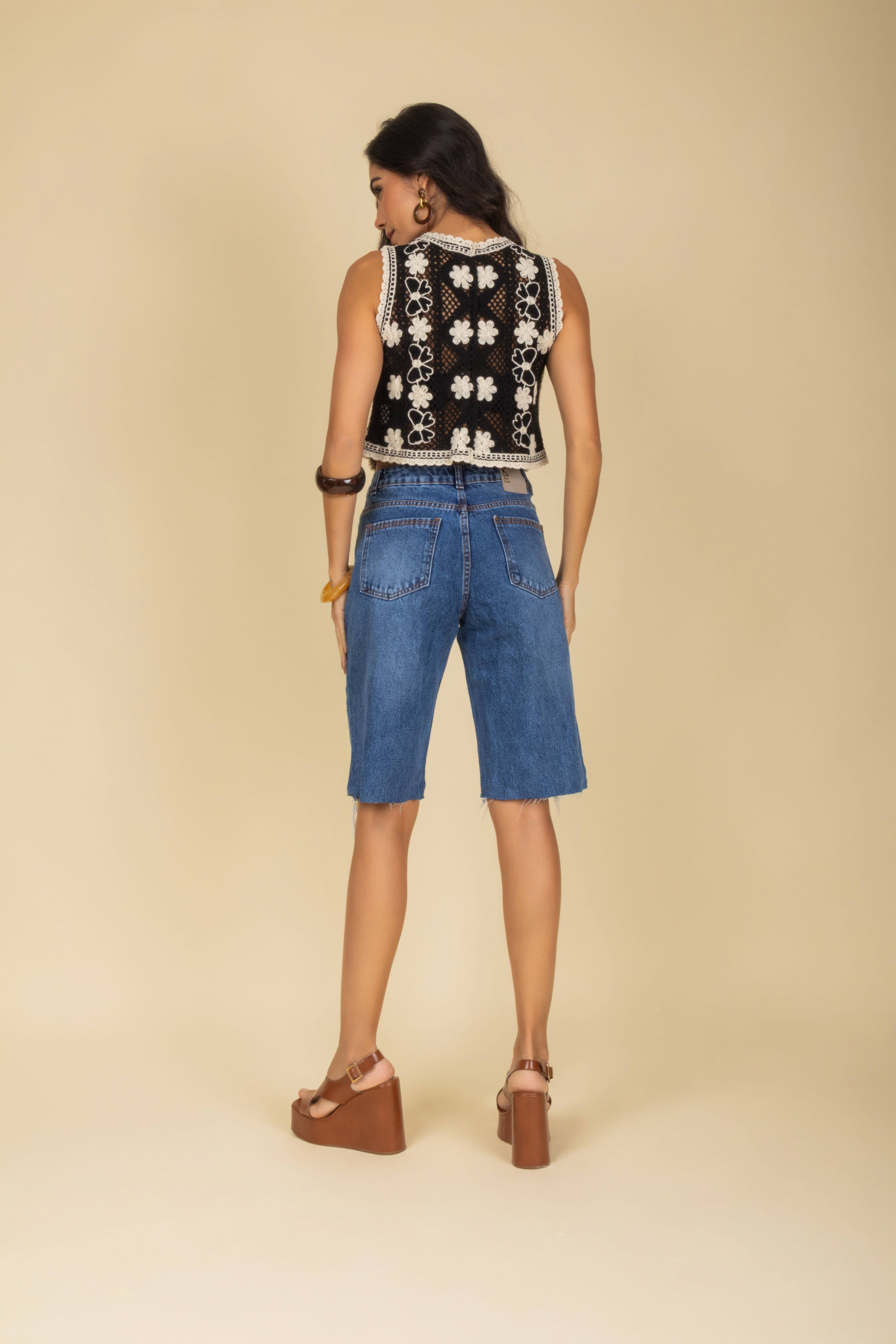 Bermuda Jeans com Barra Desfiada